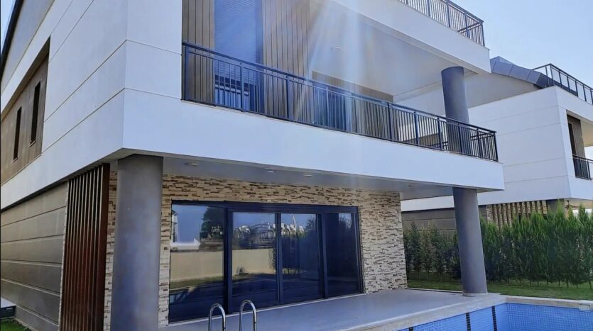 6+1 Triplex Villa with Private Pool in Molla Yusuf, Konyaaltı, Antalya