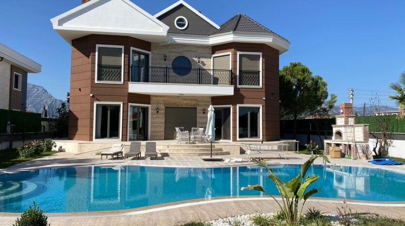 Luxurious 4+1 Villa with Pool in Düzlerçamı, Döşemealtı, Antalya