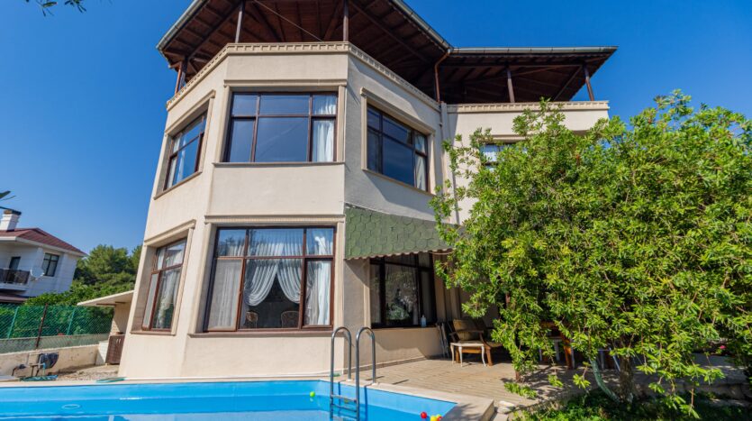 Modern 5+1 Triplex Villa with Pool in Yeşilbayır, Döşemealtı, Antalya