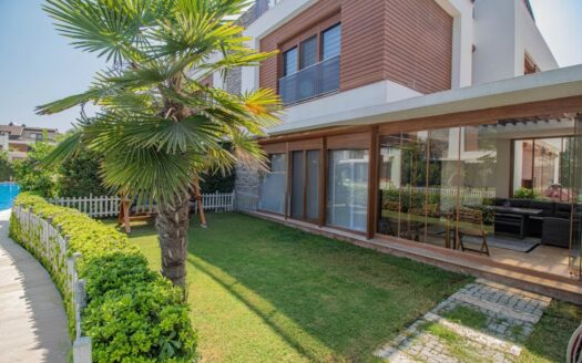 6+1 Triplex Villa for Sale in Molla Yusuf, Konyaaltı, Antalya